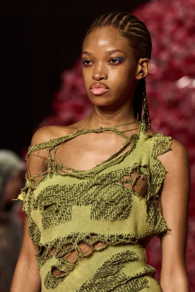 Look 30